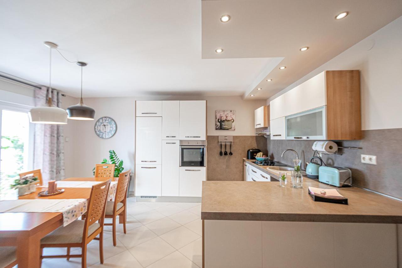 Two-Bedroom Apartment In Crikvenica Xcvii Extérieur photo
